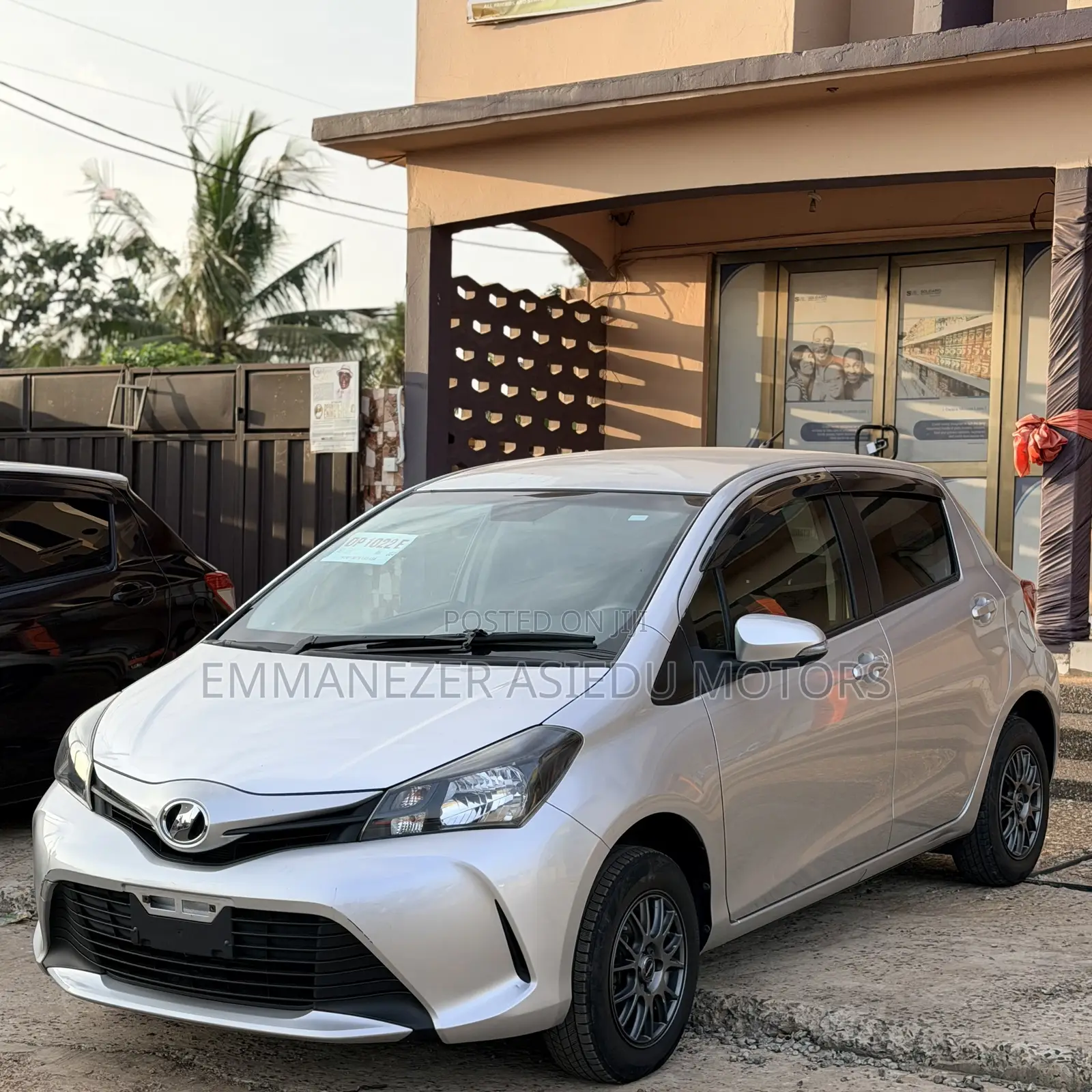 Toyota Vitz 1.3 AWD 5dr 2015 Silver