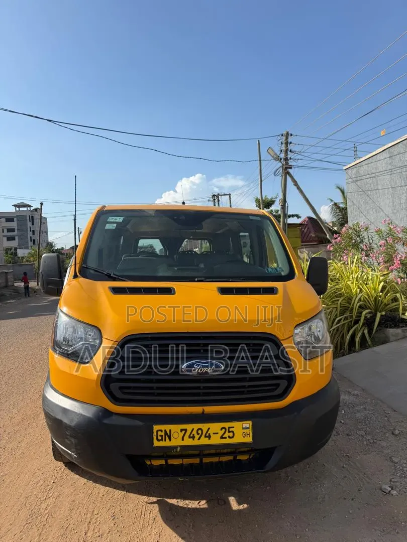 Ford E-150 2017 Yellow