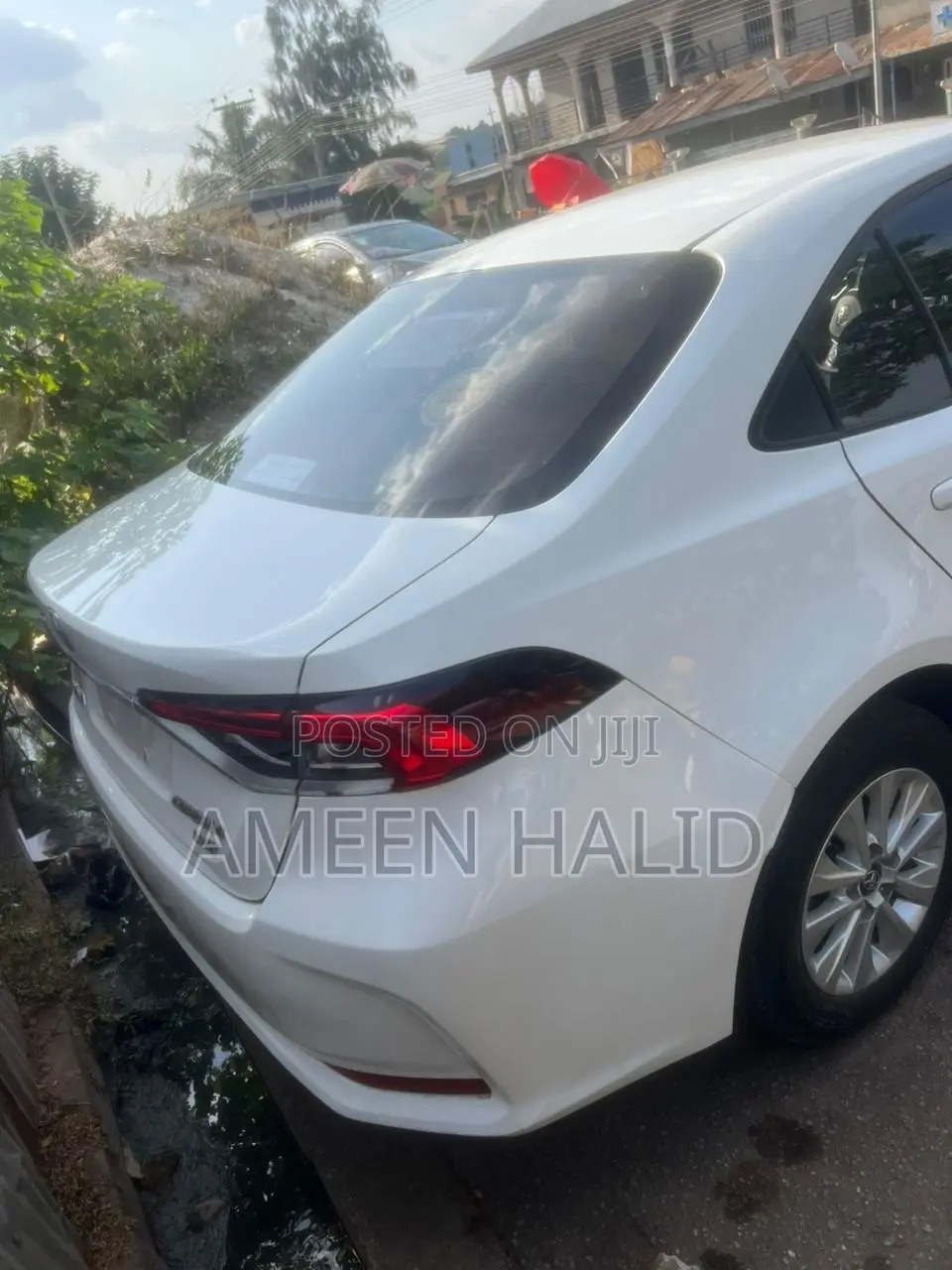 Toyota Corolla LE 2020 White