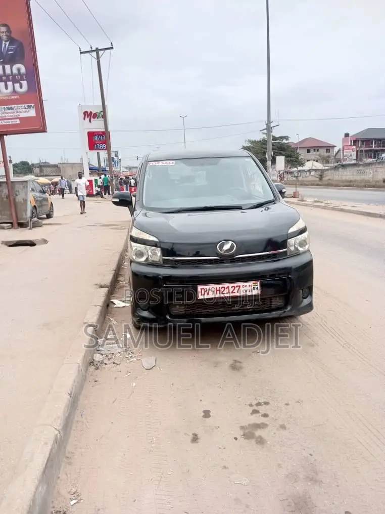 Toyota Voxy 2013 Black