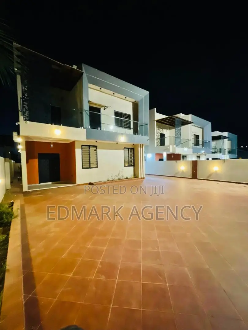 4bdrm House in Oyerifa, Accra Metropolitan for sale