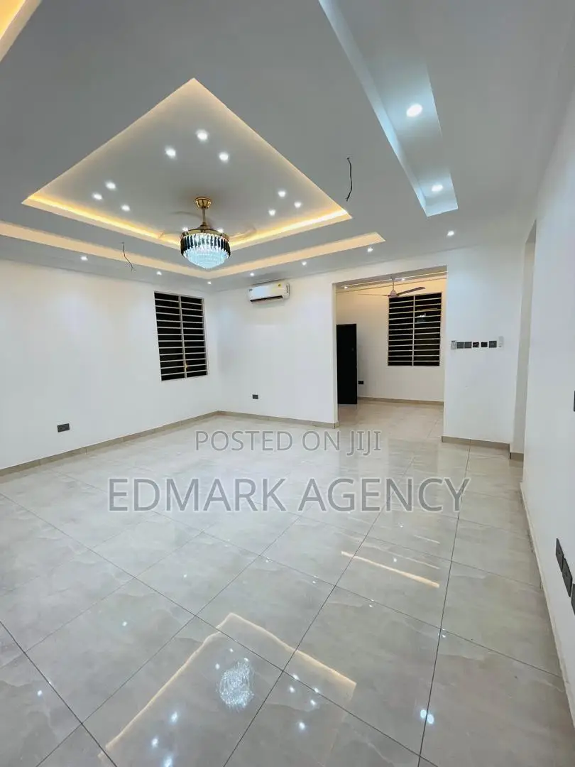 4bdrm House in Oyerifa, Accra Metropolitan for sale
