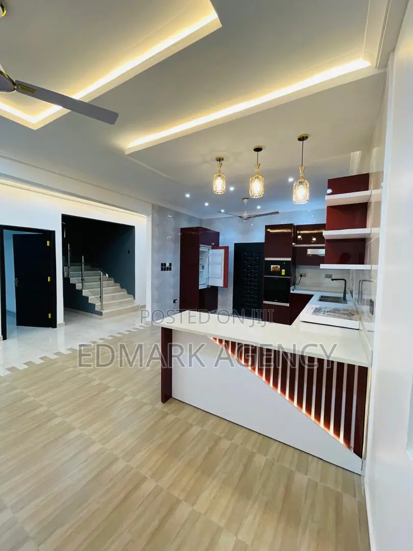 4bdrm House in Oyerifa, Accra Metropolitan for sale