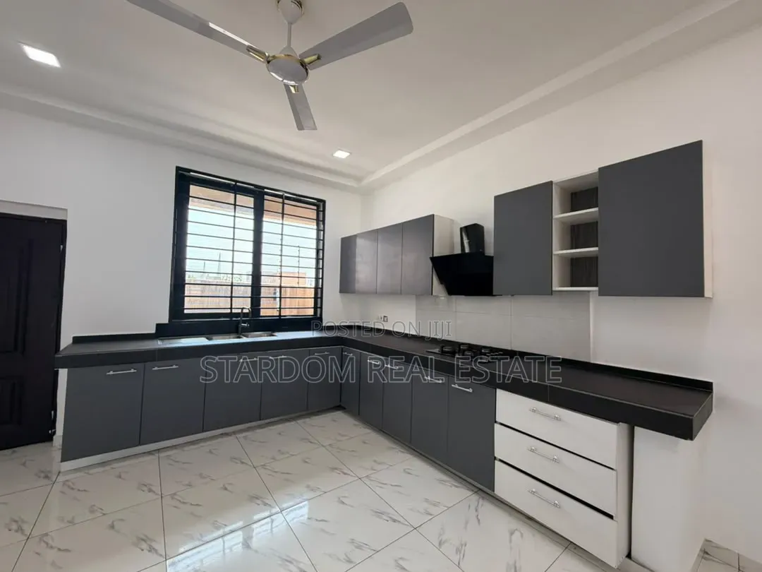 2bdrm Townhouse / Terrace in East Legon Hills, Boundary Road Area