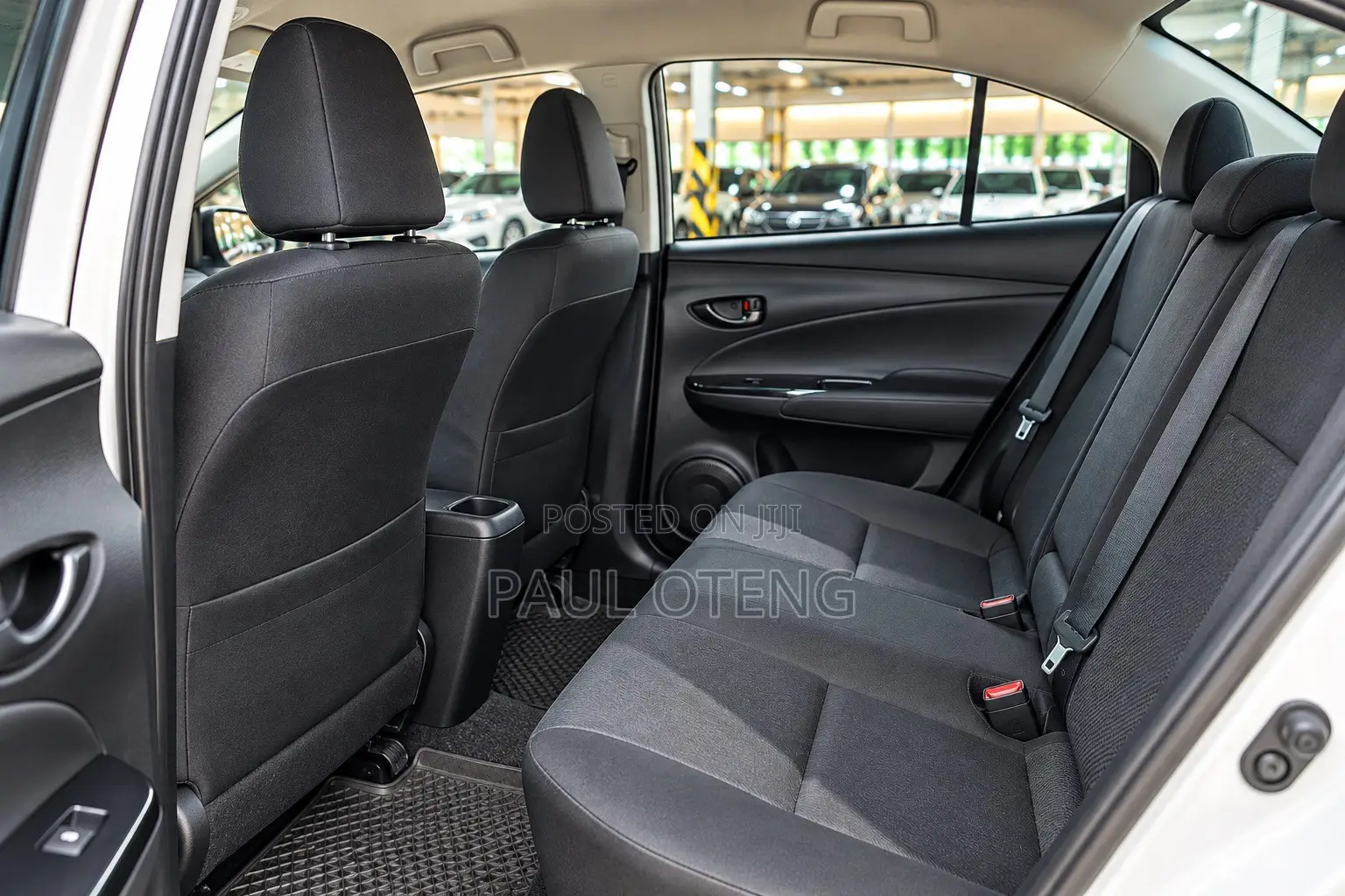 Toyota Yaris 1.5 Sedan XLE 2020 White