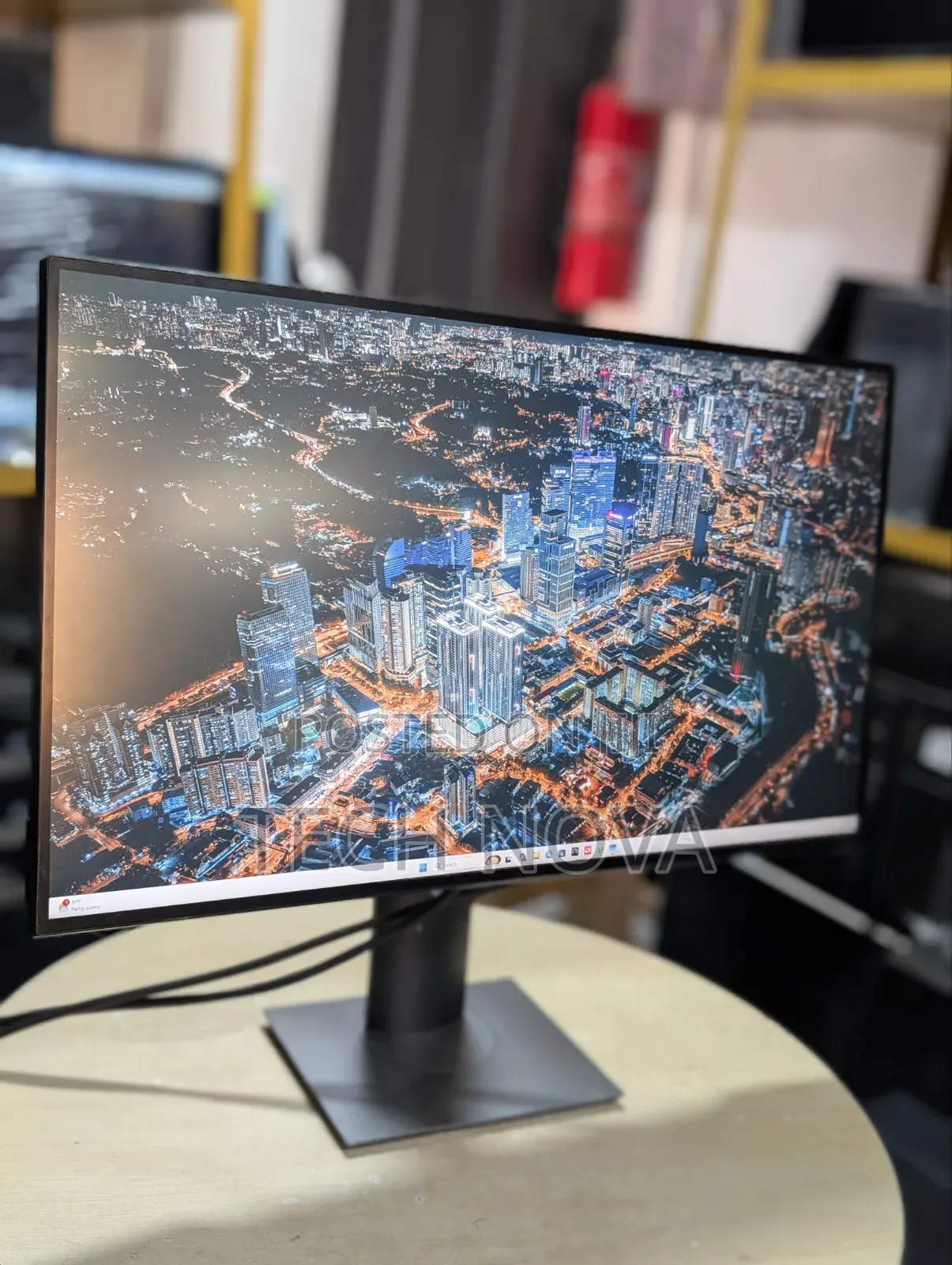 Dell U2718Q Ultra Sharp 27" Inch 4k Monitor, 3840 X 2160 at 60Hz