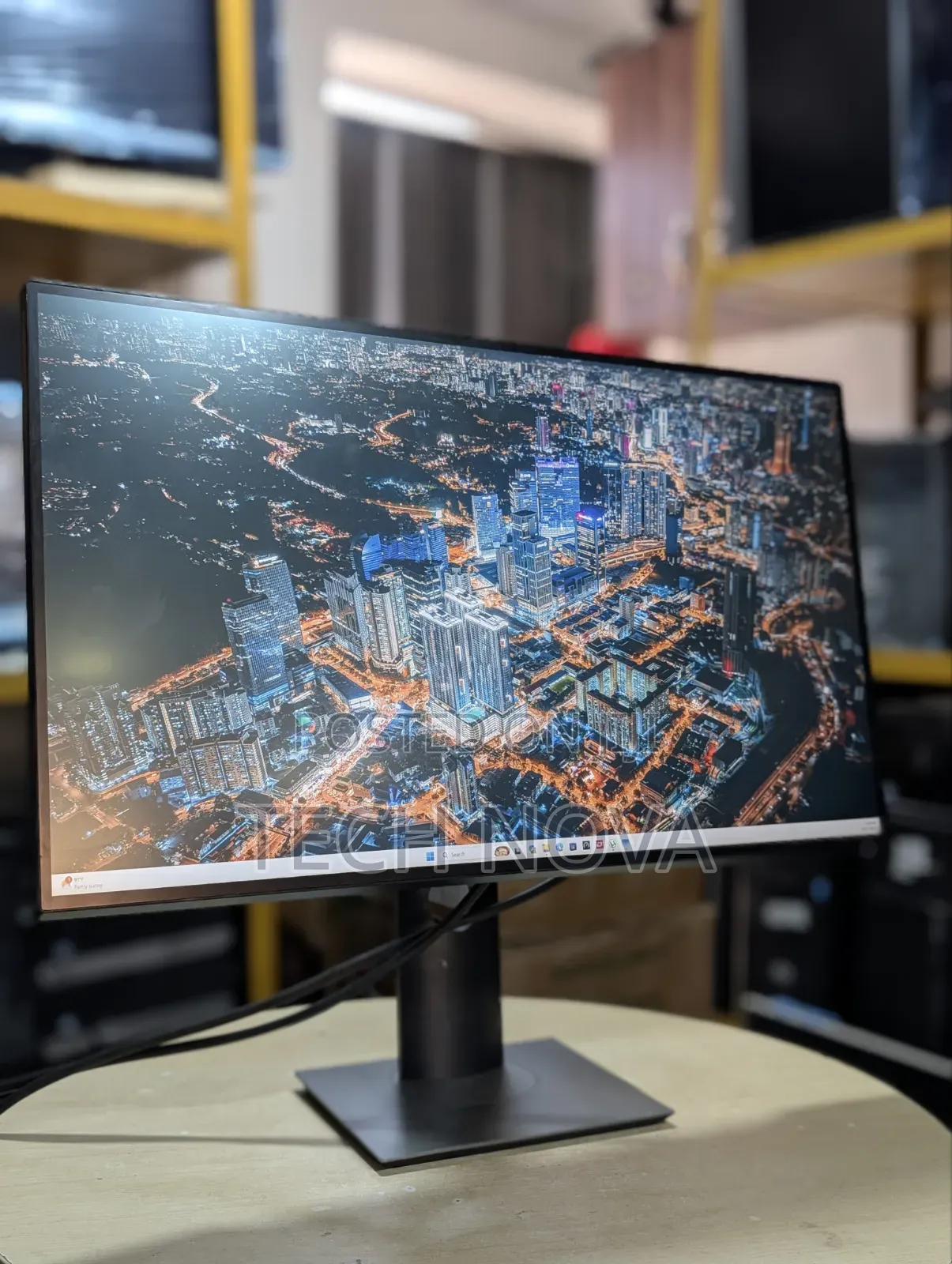 Dell U2718Q Ultra Sharp 27" Inch 4k Monitor, 3840 X 2160 at 60Hz
