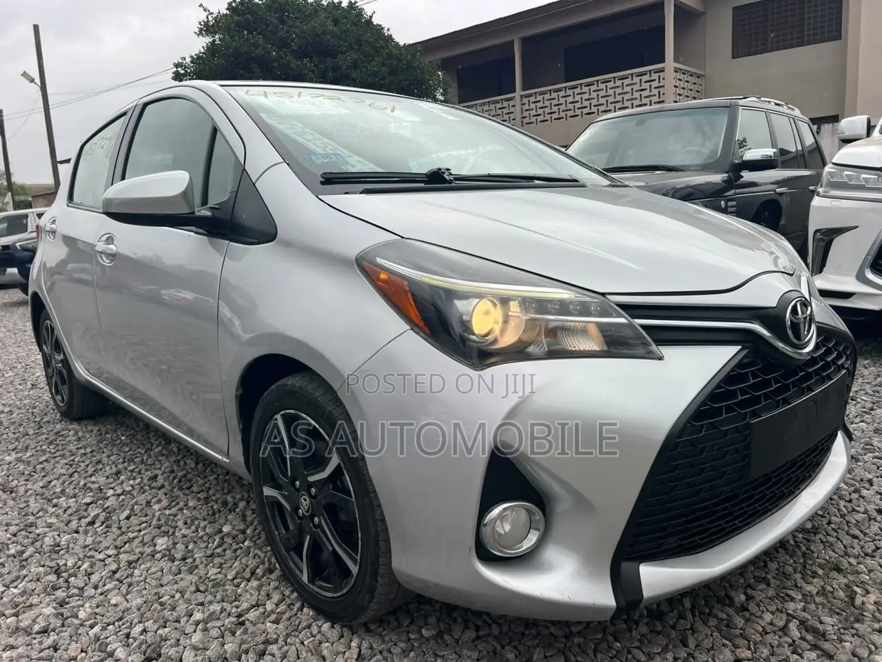 Toyota Yaris SE Hatchback 5dr 2015 Silver