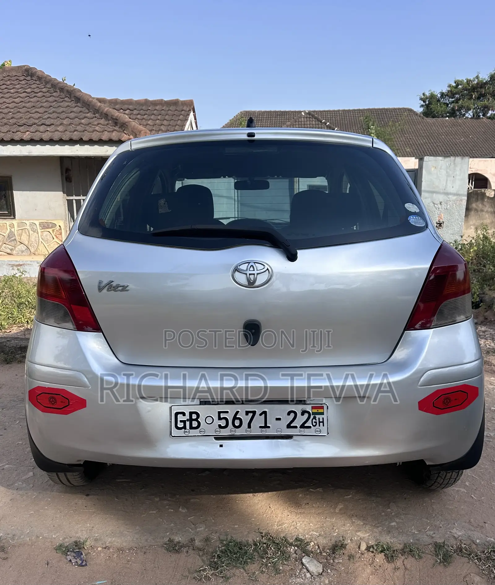 Toyota Vitz 1.0 FWD 5dr 2010 Silver