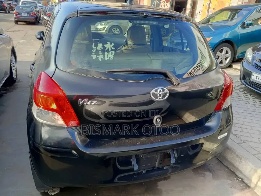 Toyota Vitz 1.3 AWD 5dr 2010 Black
