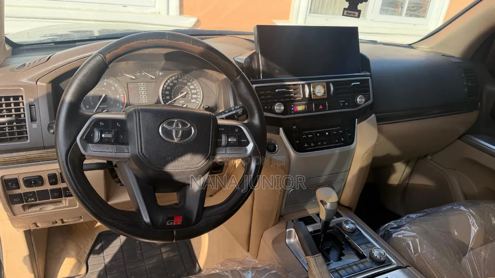 Toyota Land Cruiser 4.6 V8 GX 2015 Black