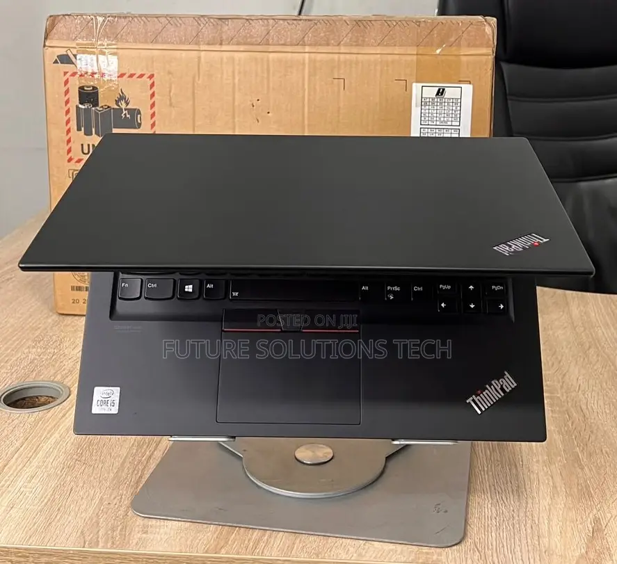 Laptop Lenovo ThinkPad T14s Gen 2 8GB Intel Core i5 SSD 256GB