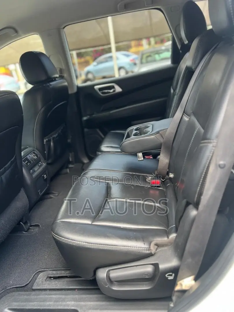 Nissan Pathfinder 2020 White