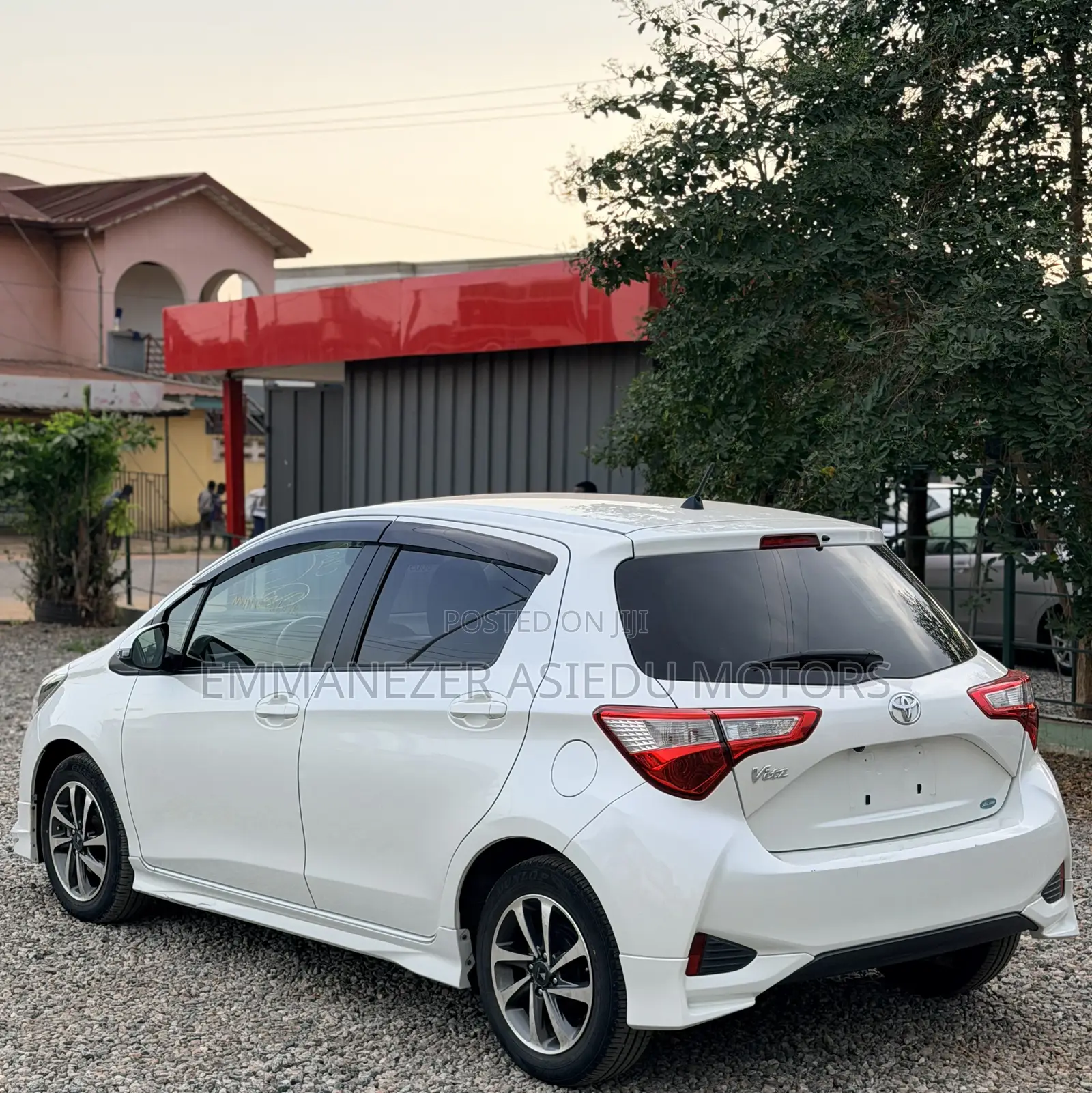 Toyota Vitz 1.3 FWD 5dr 2017 Pearl