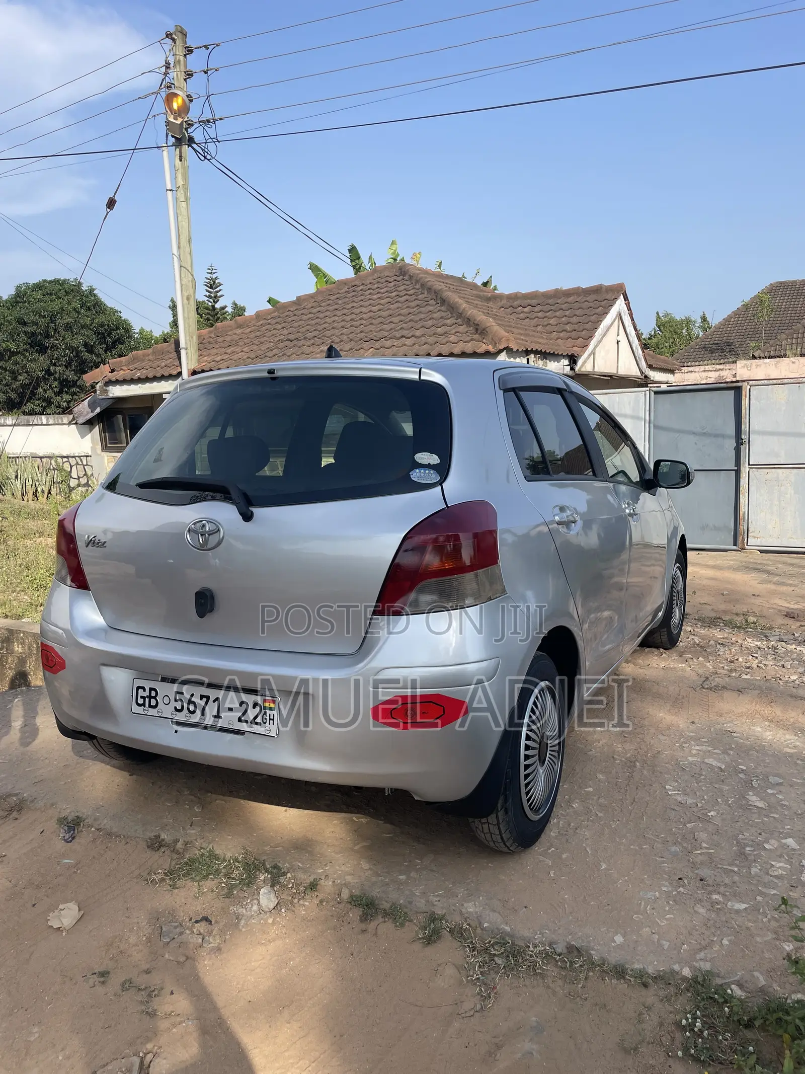 Toyota Vitz 2010 Silver