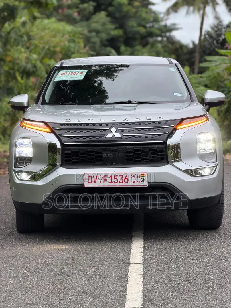Mitsubishi Outlander 2022 Gray
