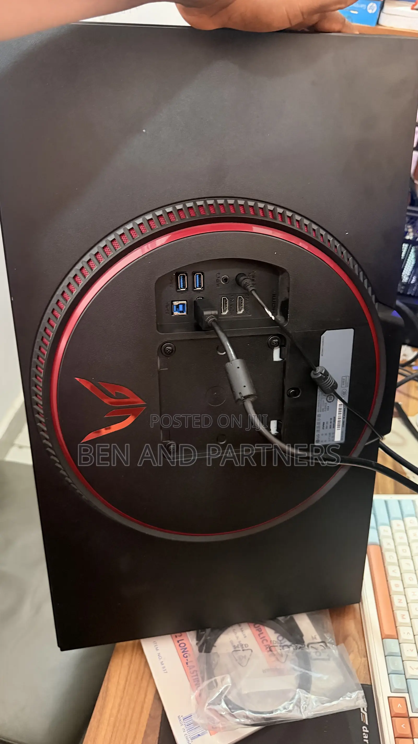LG Ultragear 27” Qhd, Ips, 180hz, HDR Gaming Monitor