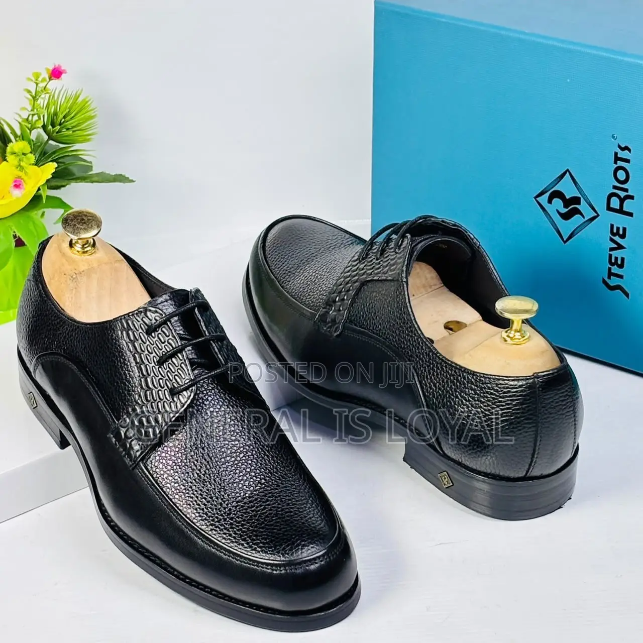 Steve Riots Executive Black Derby Shoes With a Textured Leather Upper