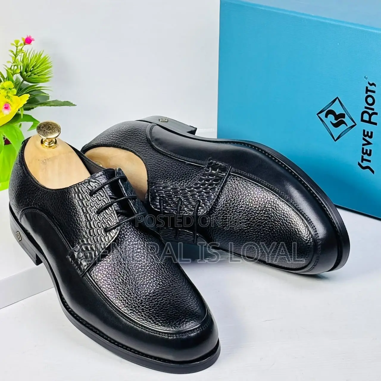 Steve Riots Executive Black Derby Shoes With a Textured Leather Upper