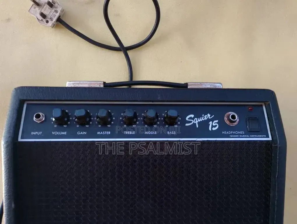 Fender Squier 15 Bass Guitar Mini Combo