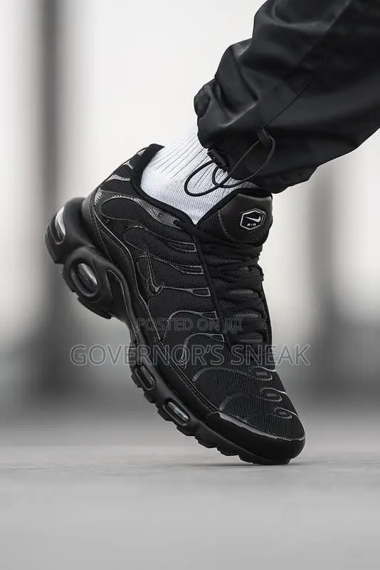 Nike TN “Black"