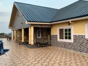 6bdrm Block of Flats in Apowa Estate, Takoradi for sale
