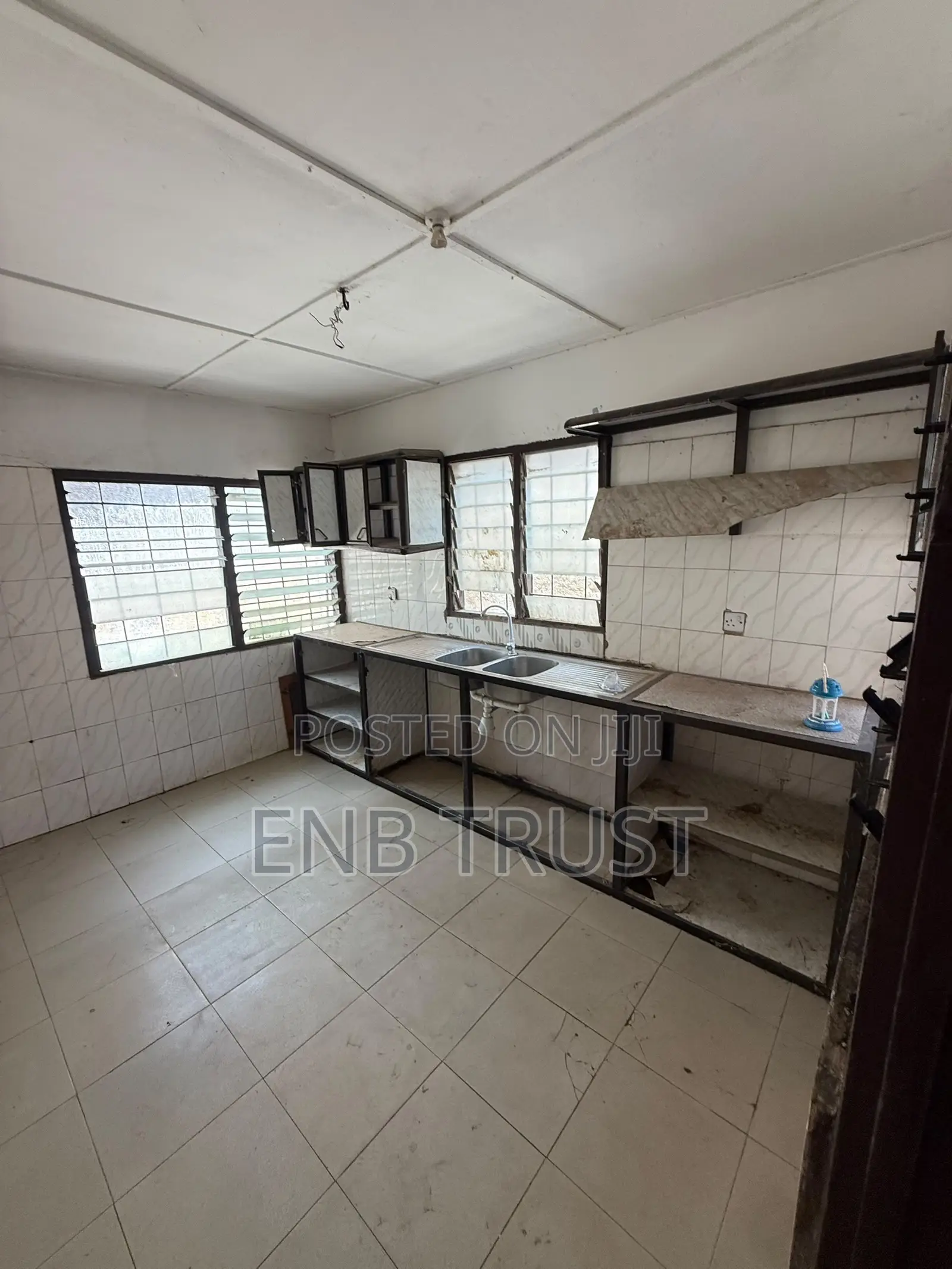 4bdrm House in Racecourse Junction, Nyanmekye for sale