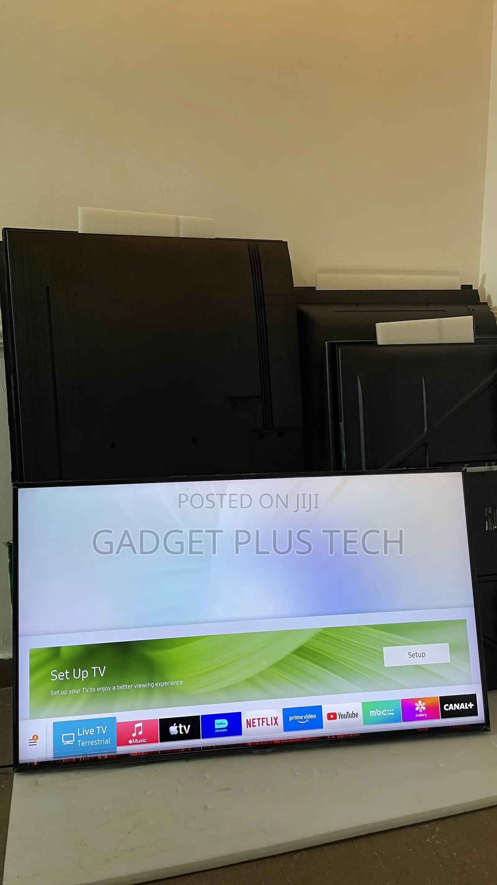 50” Samsung 4k Smart TV (Lines at the Button & Top Part of the Screen)