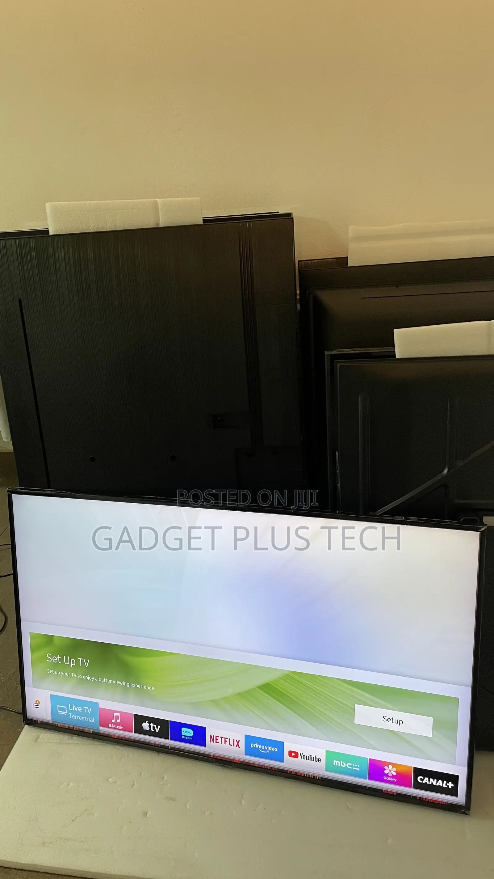 50” Samsung 4k Smart TV (Lines at the Button & Top Part of the Screen)