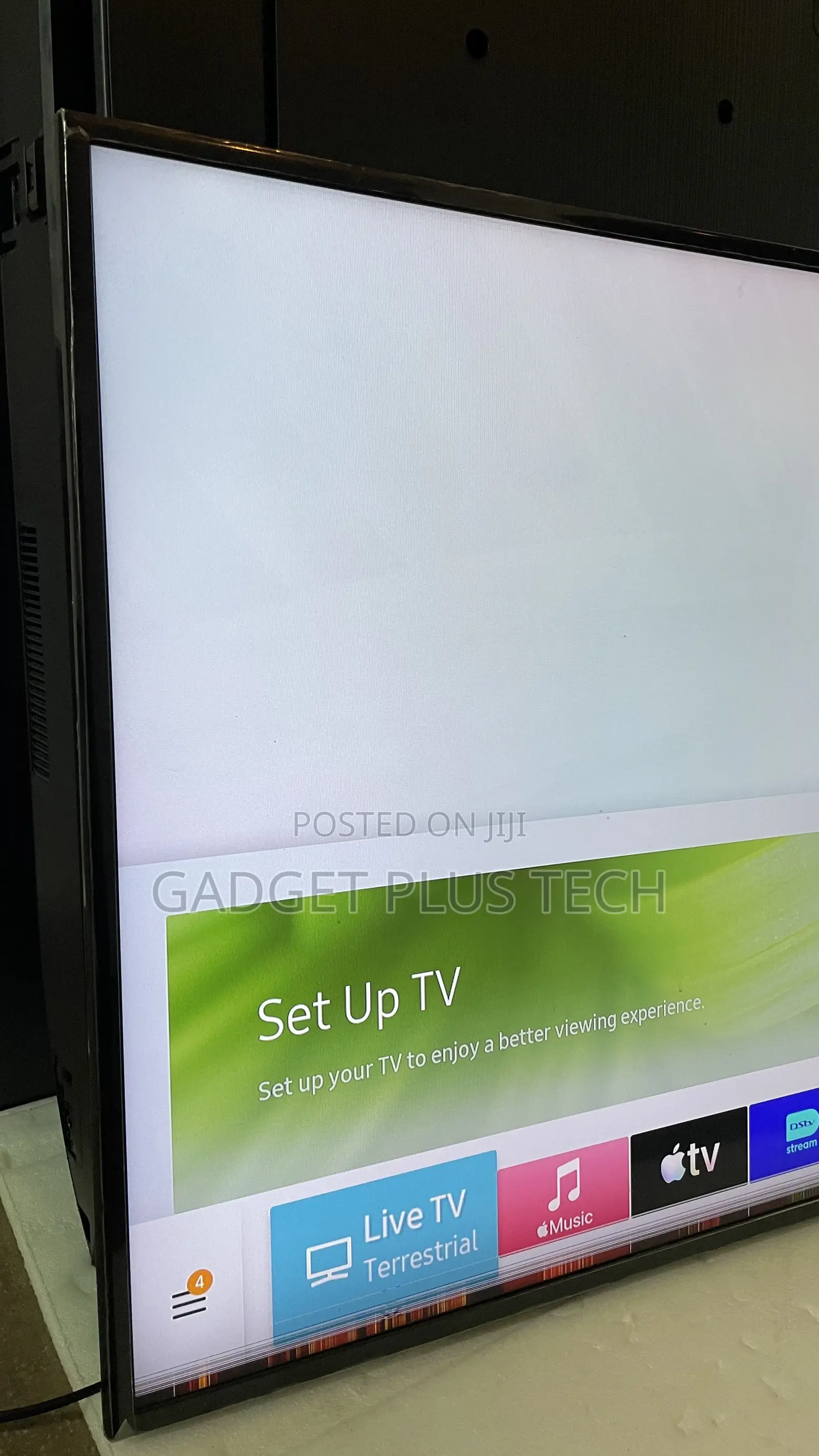 50” Samsung 4k Smart TV (Lines at the Button & Top Part of the Screen)