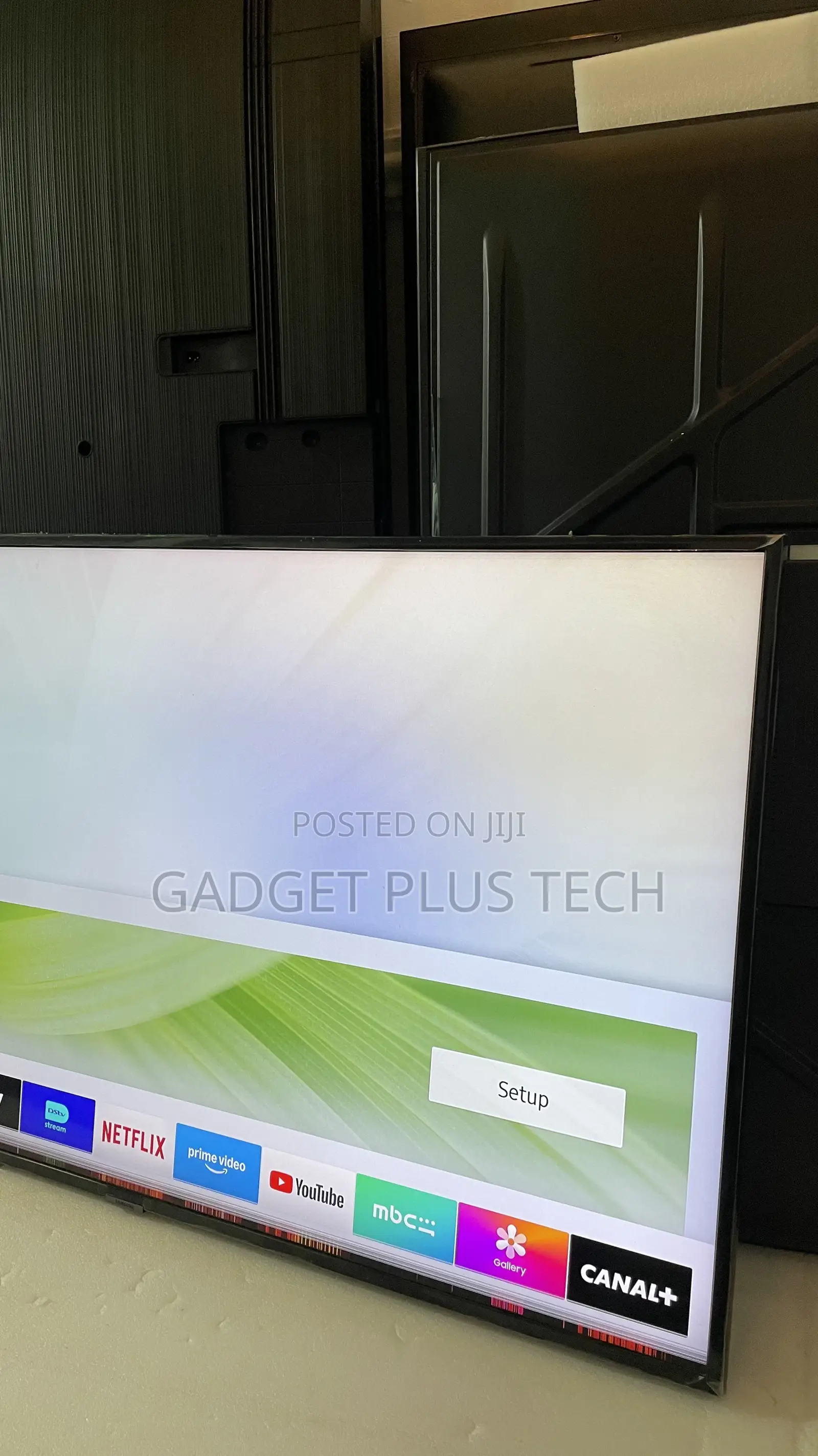 50” Samsung 4k Smart TV (Lines at the Button & Top Part of the Screen)