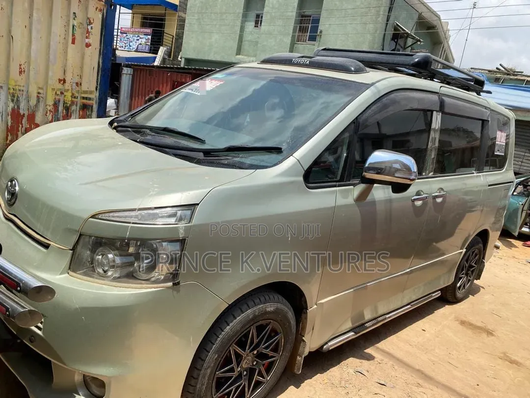 Toyota Voxy V 2WD 8-Seater 2013 Beige