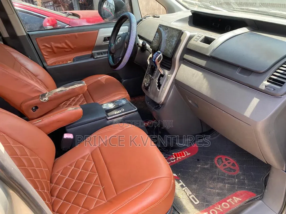 Toyota Voxy V 2WD 8-Seater 2013 Beige