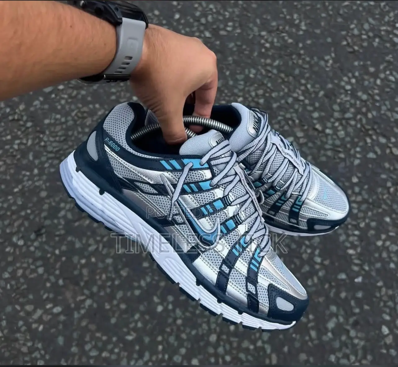 Solid Sneakers