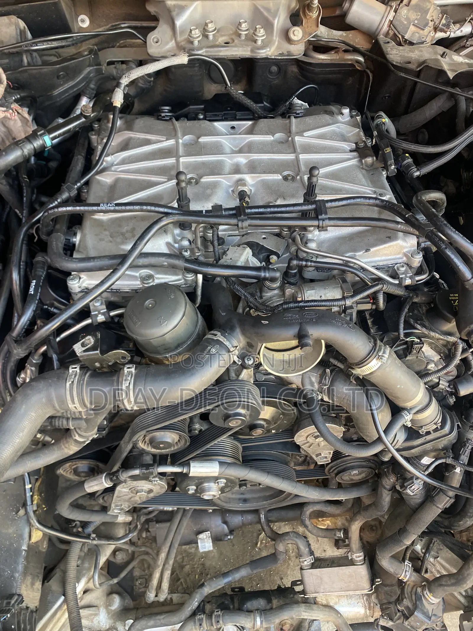 Range Rover Vogue V8 Supercharged Engine