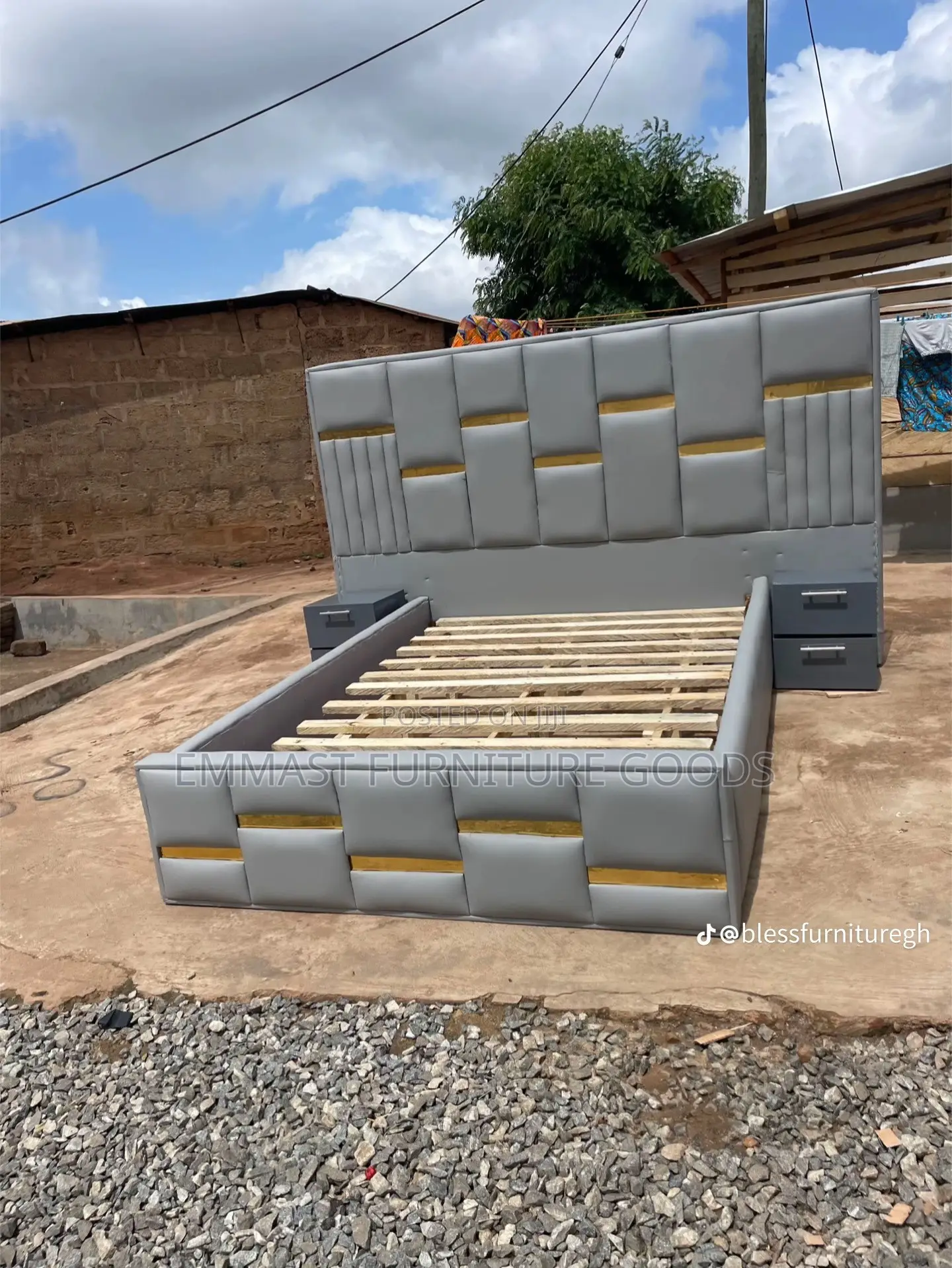 Affordable Design Double Bed With Two Side Drawers