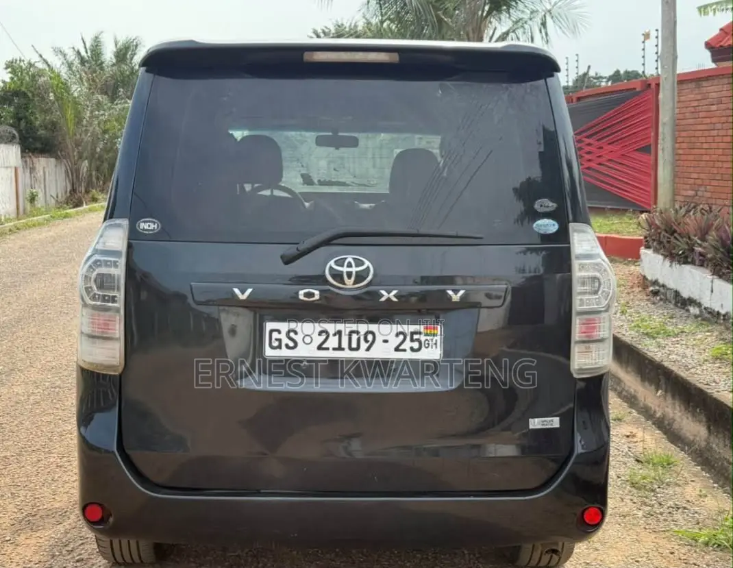 Toyota Voxy 2011 Black
