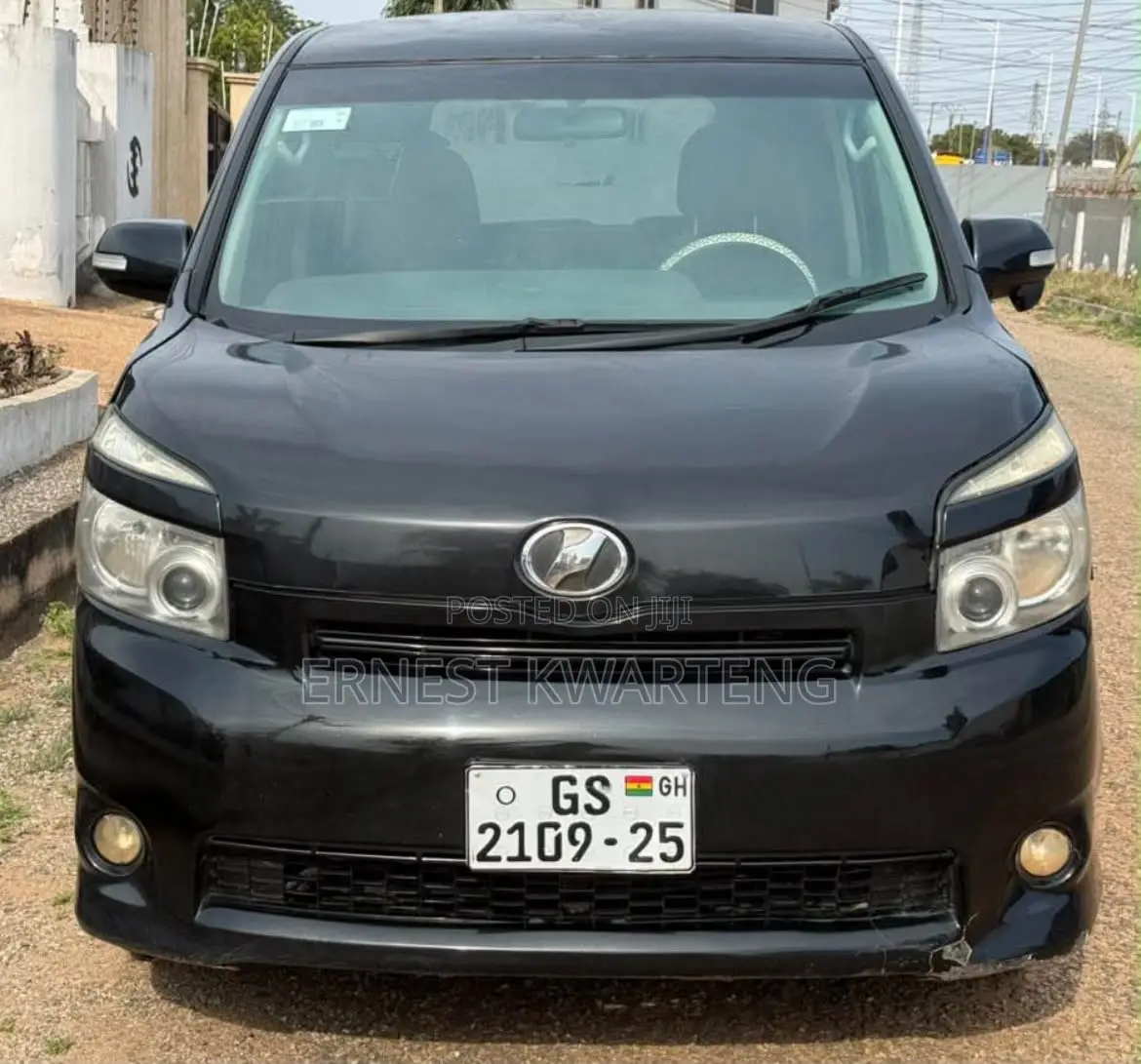 Toyota Voxy 2011 Black