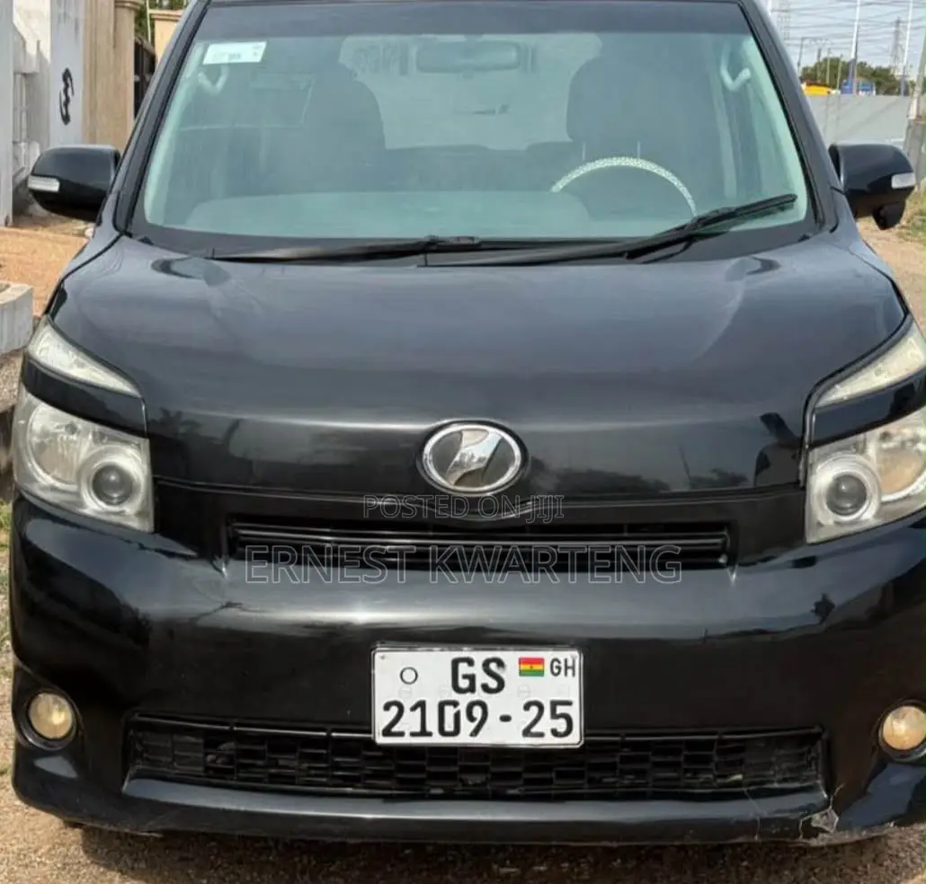 Toyota Voxy 2011 Black