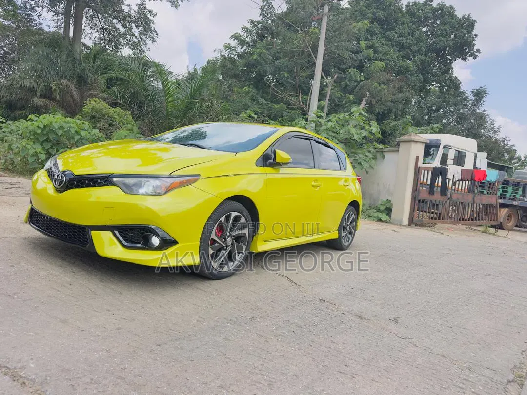 Toyota Corolla SE Special Edition 4dr Sedan (1.8L 4cyl CVT) 2017 Yellow