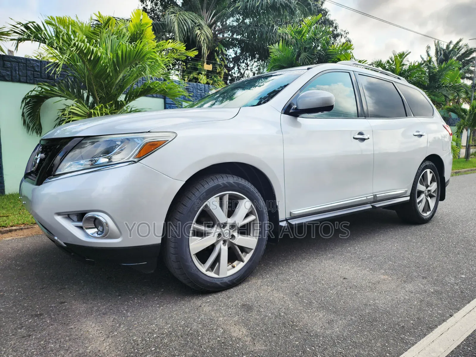 Nissan Pathfinder Platinum 4dr 4x4 (3.5L 6cyl) 2017 Gray