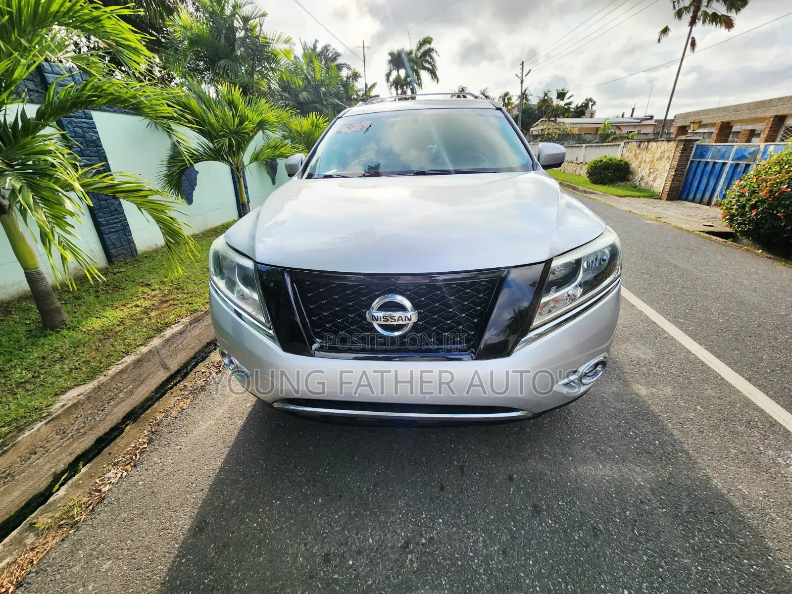 Nissan Pathfinder Platinum 4dr 4x4 (3.5L 6cyl) 2017 Gray