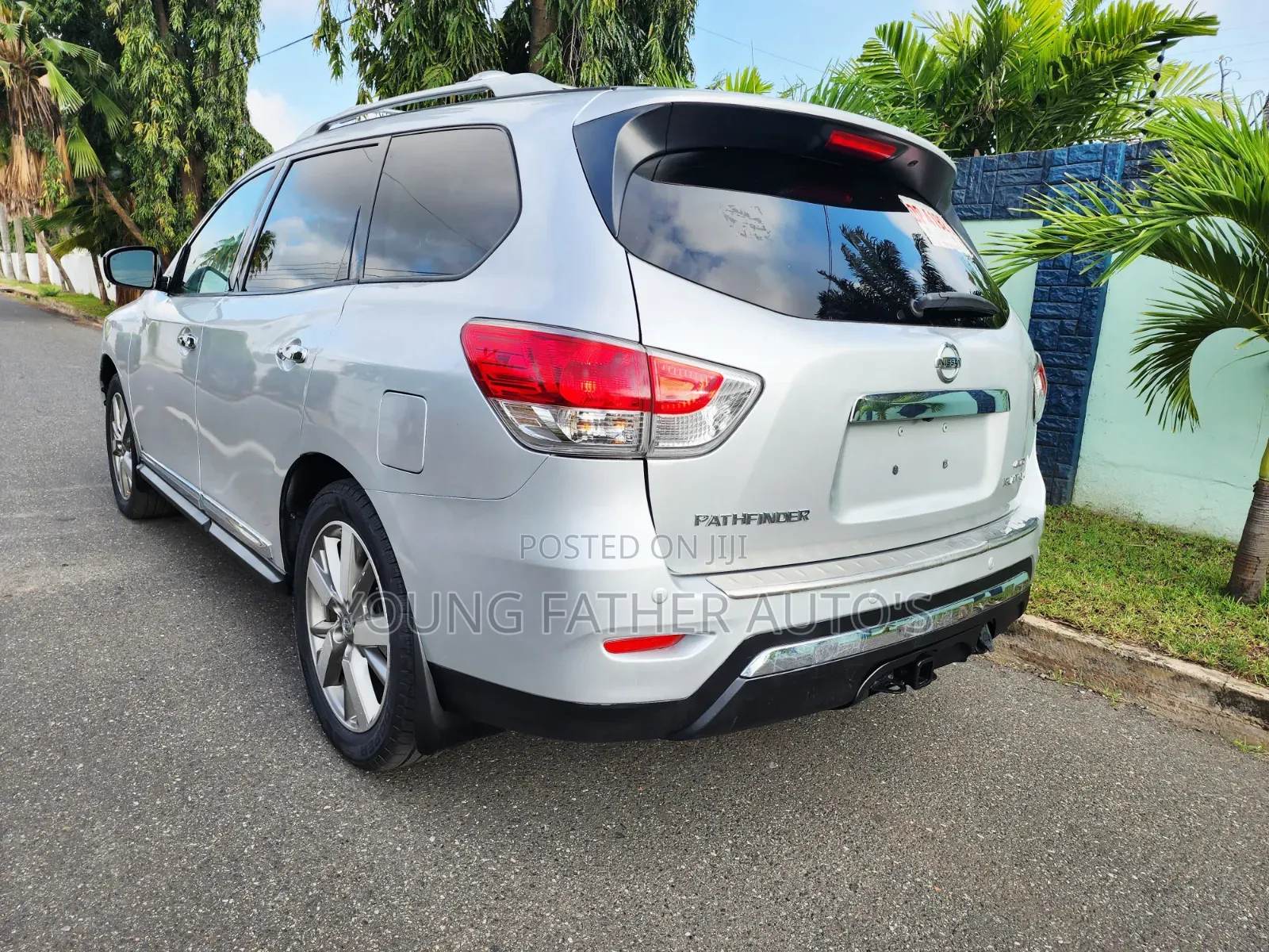 Nissan Pathfinder Platinum 4dr 4x4 (3.5L 6cyl) 2017 Gray