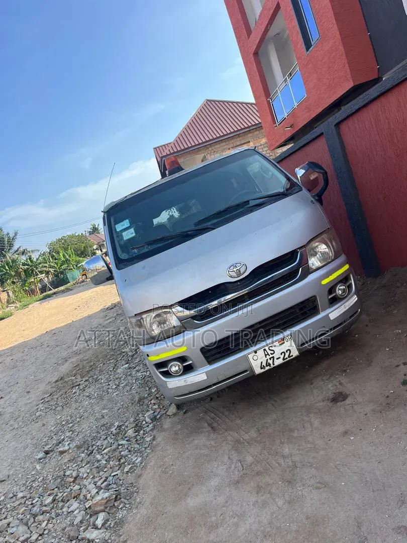 Toyota HiAce 2014 Silver