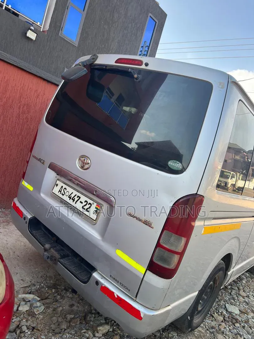 Toyota HiAce 2014 Silver
