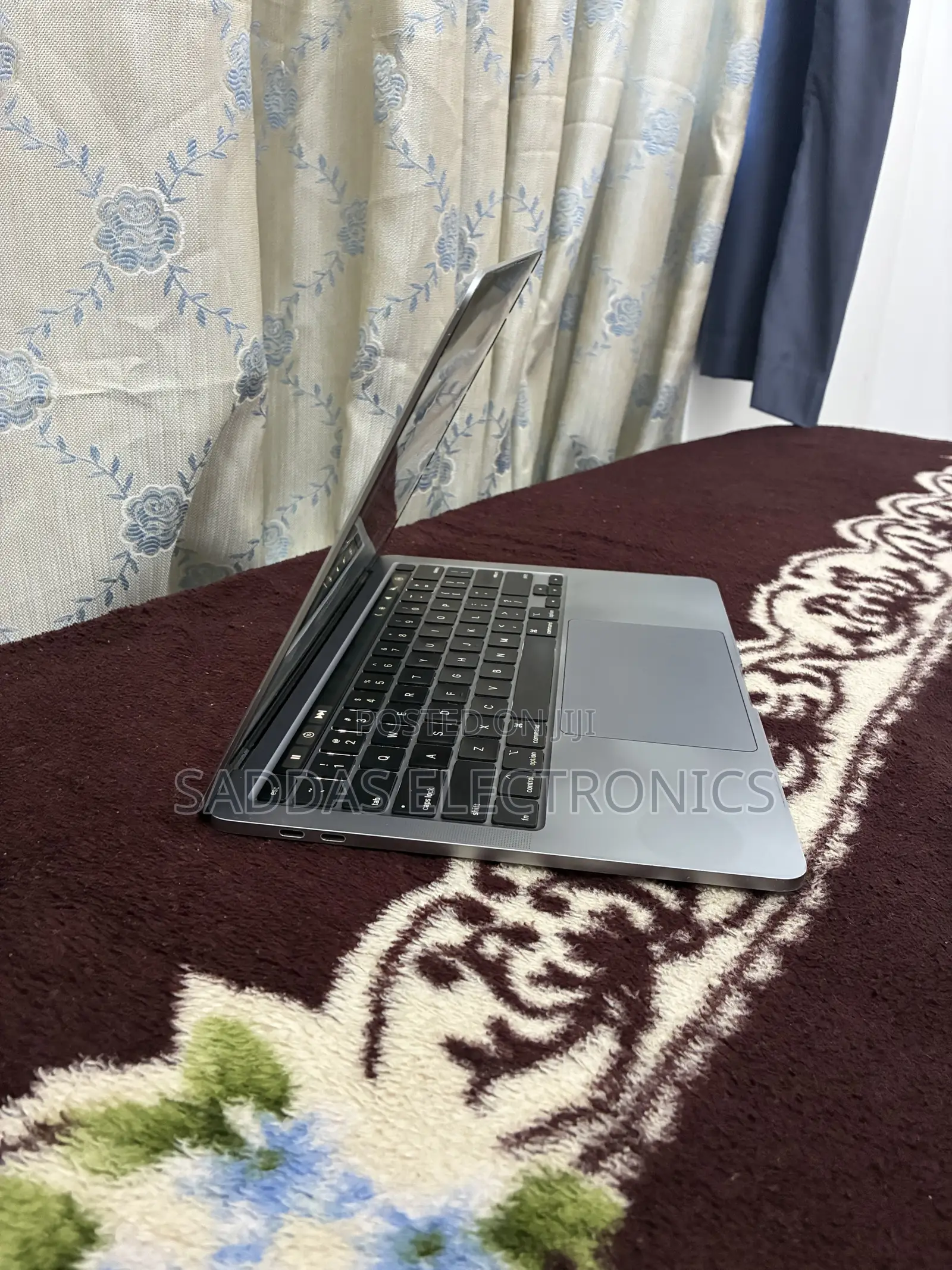 Laptop Apple MacBook Pro 2020 8GB Intel Core i5 SSD 256GB
