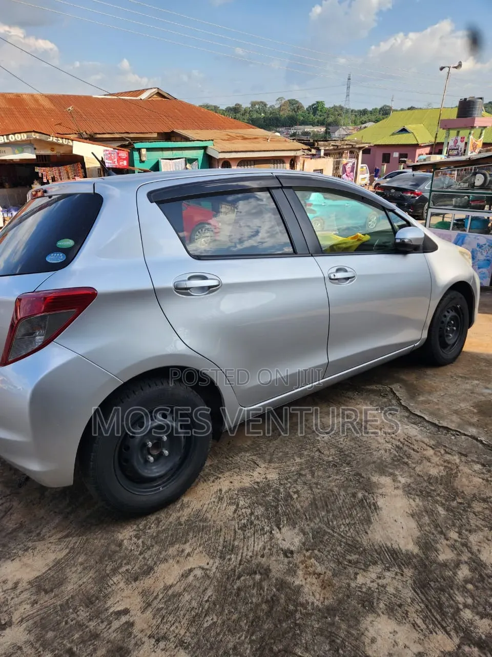 Toyota Vitz 1.3 FWD 5dr 2013 Silver