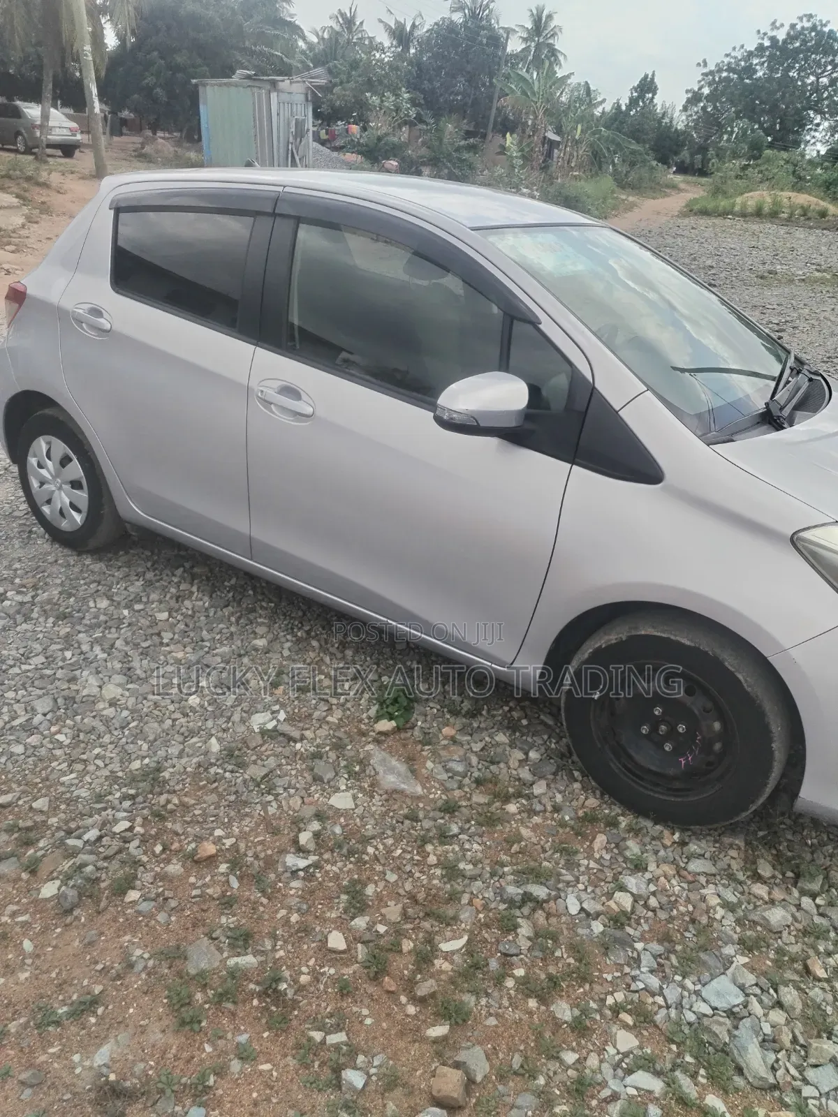 Toyota Vitz 1.3 FWD 5dr 2012 Beige