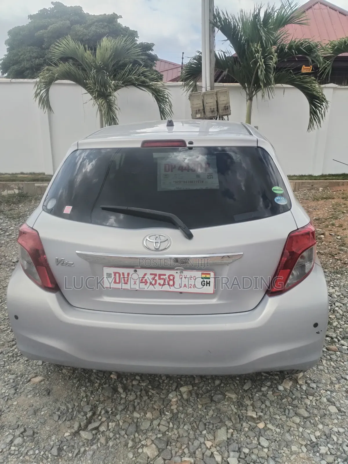 Toyota Vitz 1.3 FWD 5dr 2012 Beige