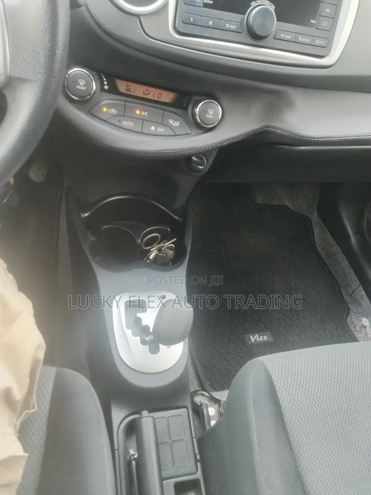 Toyota Vitz 1.3 FWD 5dr 2012 Beige